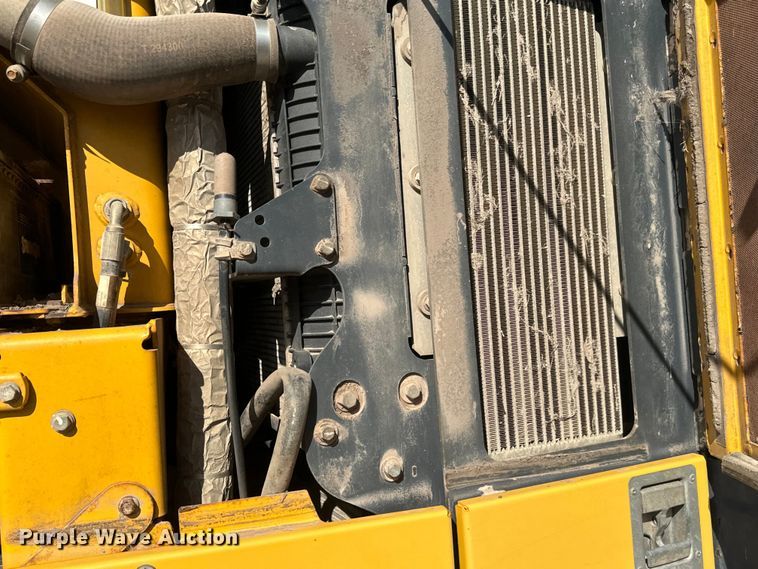 image for item EH3854 2013 John Deere 772G motor grader