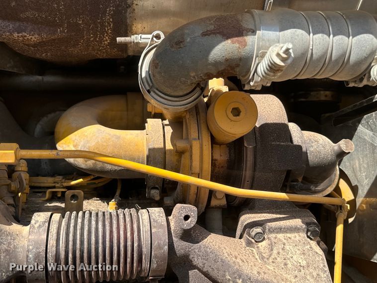 image for item EH3854 2013 John Deere 772G motor grader