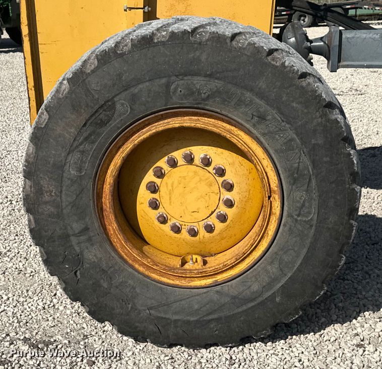 image for item EH3854 2013 John Deere 772G motor grader