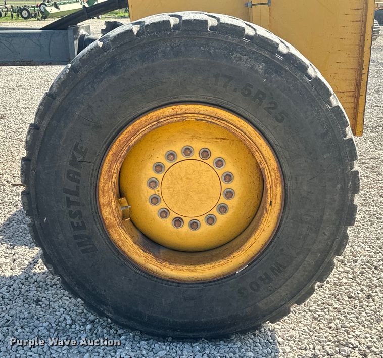 image for item EH3854 2013 John Deere 772G motor grader