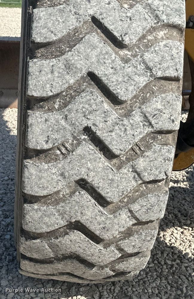 image for item EH3854 2013 John Deere 772G motor grader