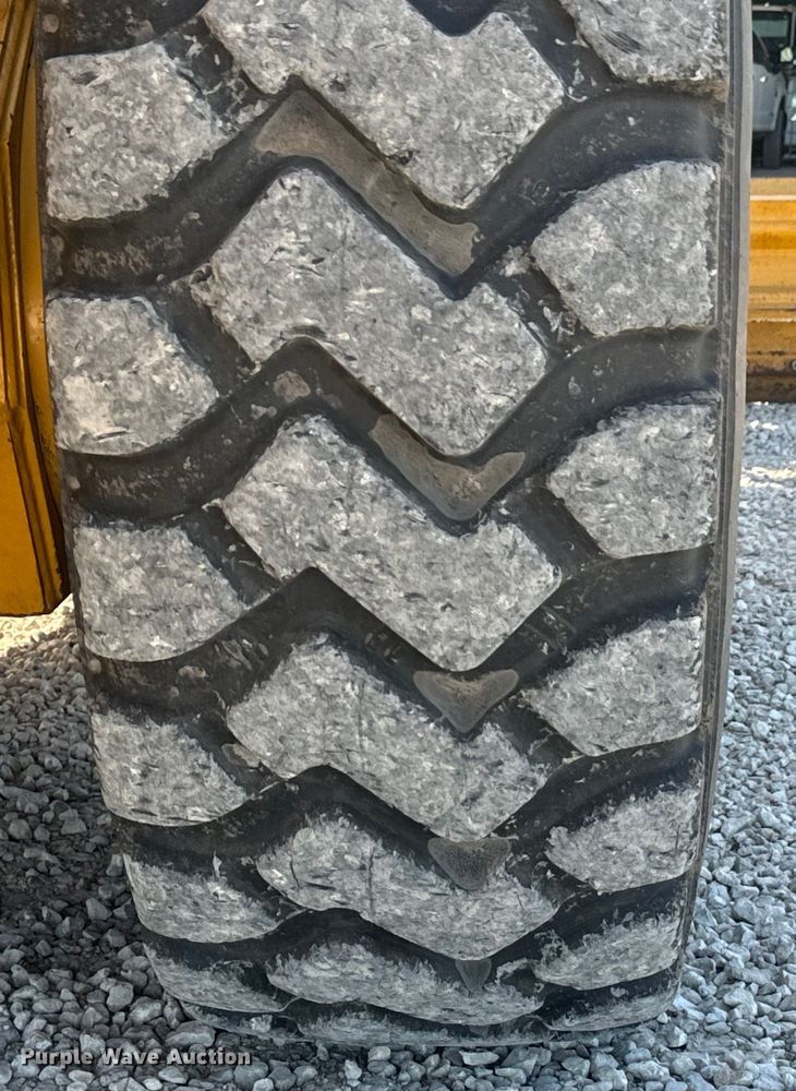 image for item EH3854 2013 John Deere 772G motor grader