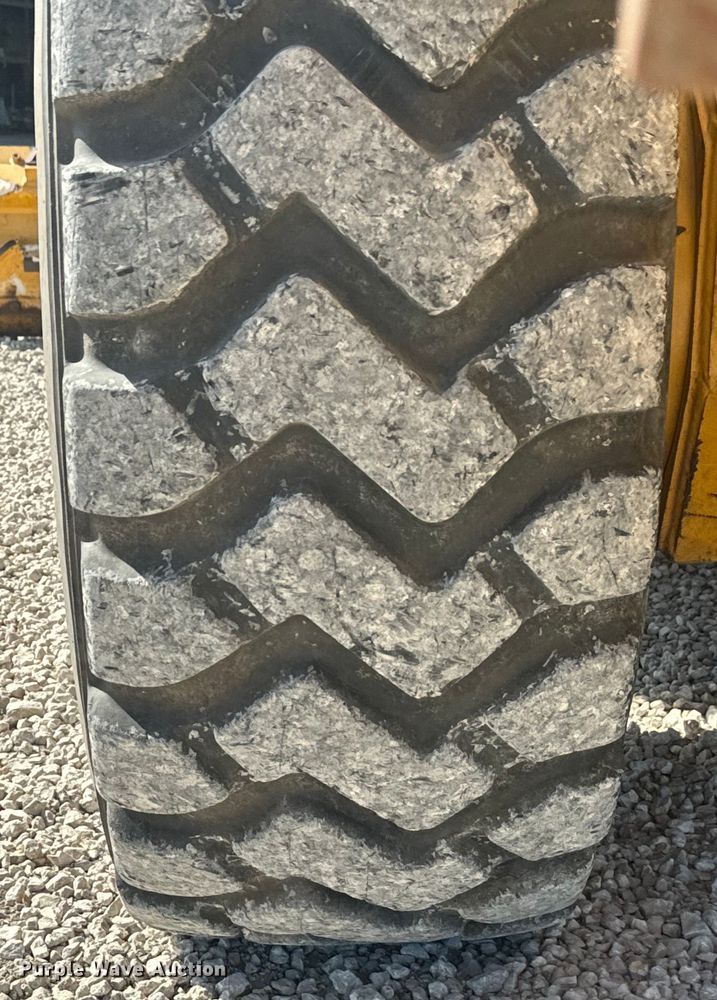 image for item EH3854 2013 John Deere 772G motor grader