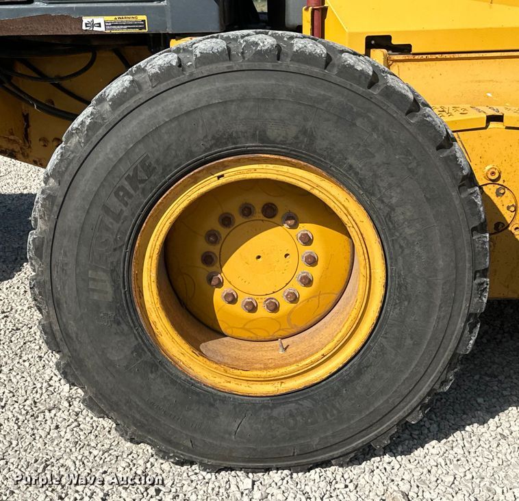 image for item EH3854 2013 John Deere 772G motor grader