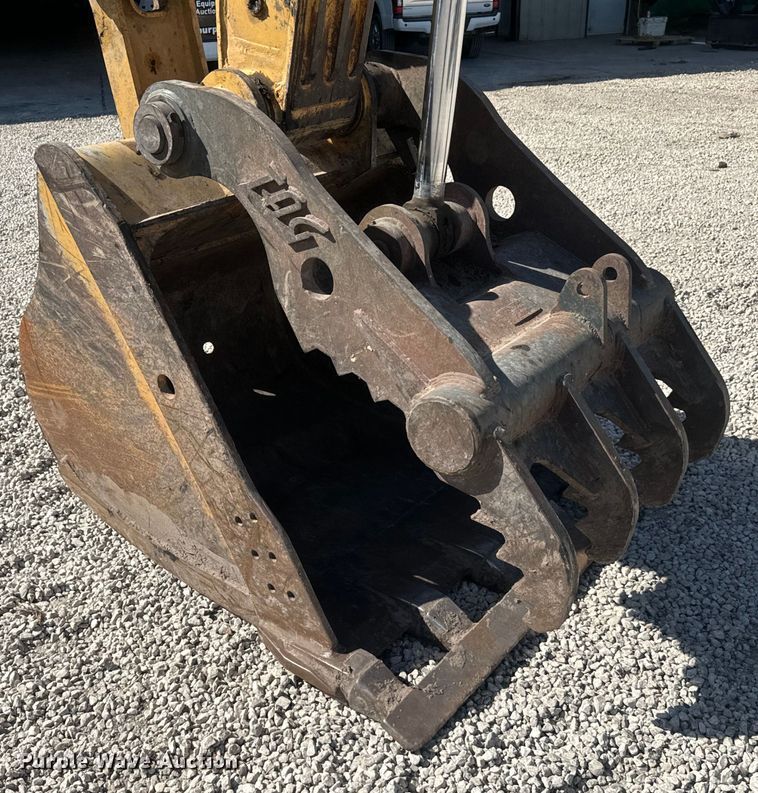 image for item EH3857 2011 LiuGong CLG922D excavator