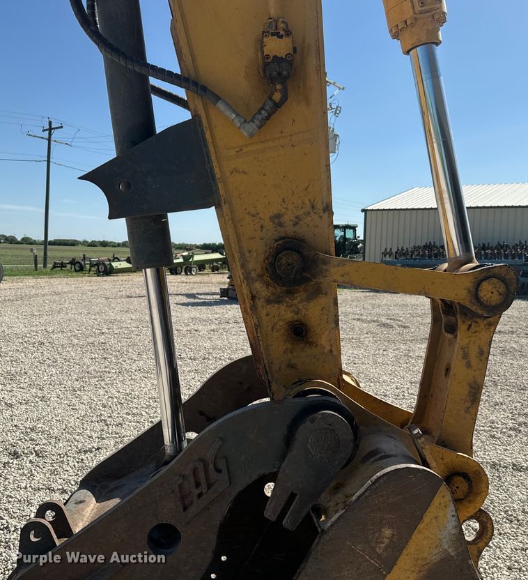 image for item EH3857 2011 LiuGong CLG922D excavator