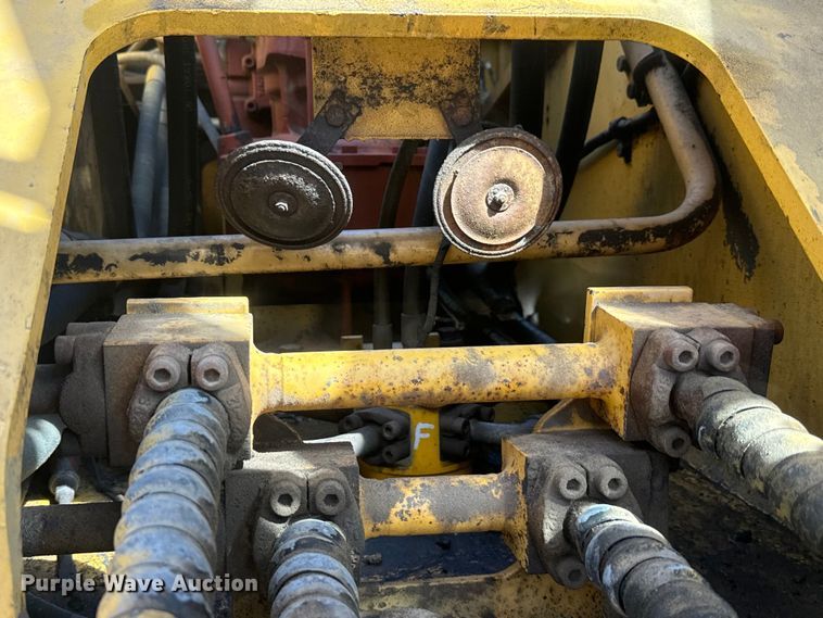 image for item EH3857 2011 LiuGong CLG922D excavator