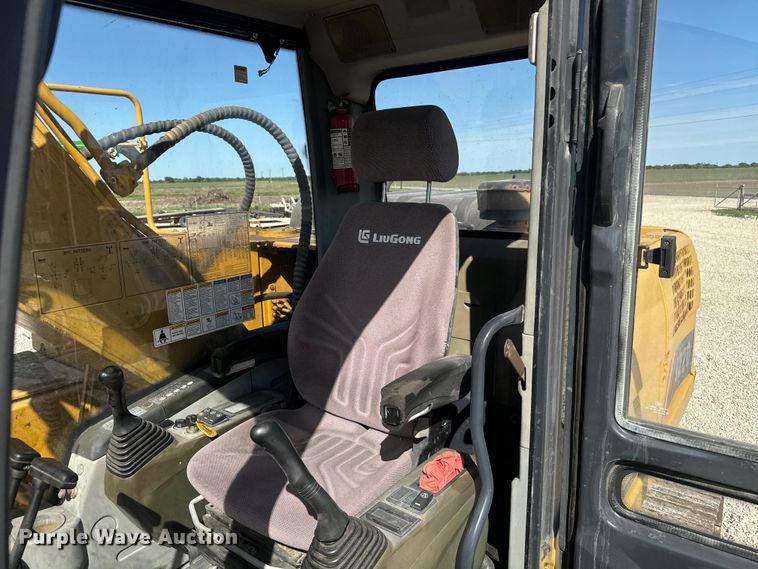 image for item EH3857 2011 LiuGong CLG922D excavator