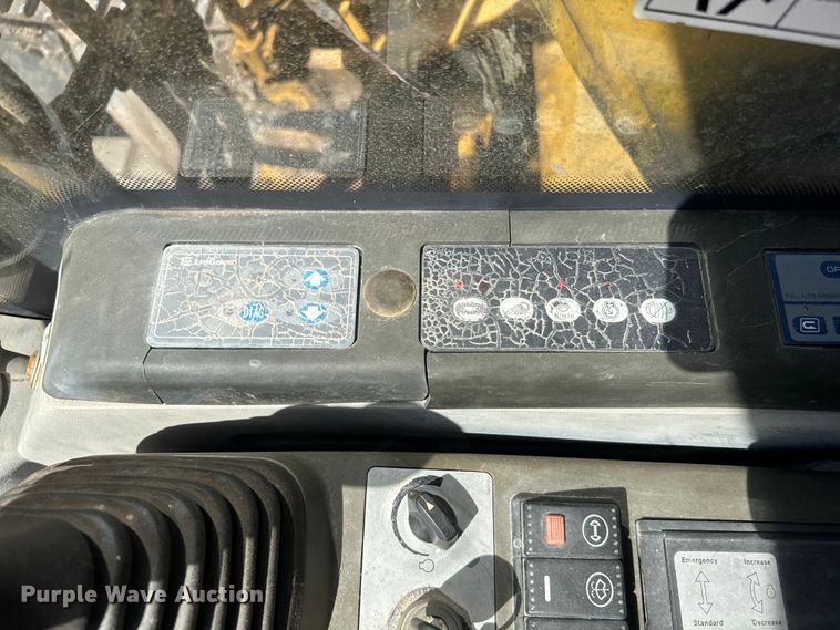 image for item EH3857 2011 LiuGong CLG922D excavator