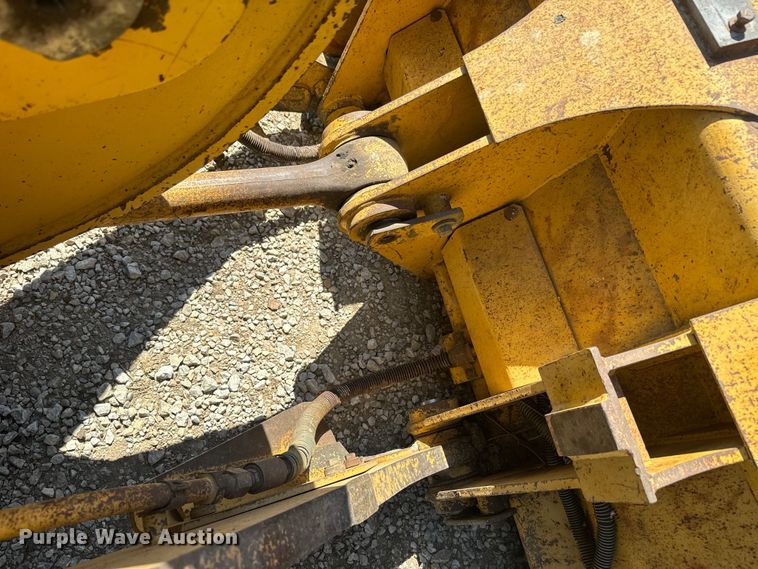 image for item EH5385 2002 Caterpillar  953C track loader