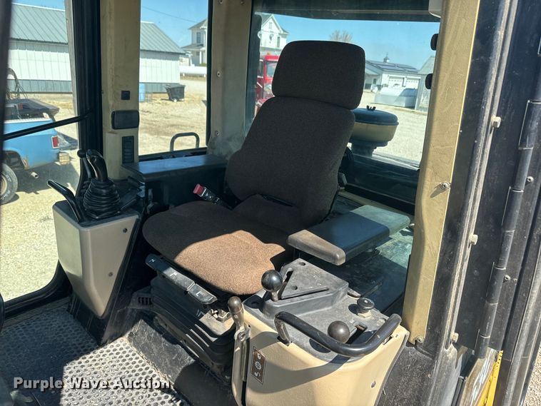 image for item EH5385 2002 Caterpillar  953C track loader