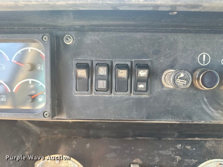 image for item EH5385 2002 Caterpillar  953C track loader