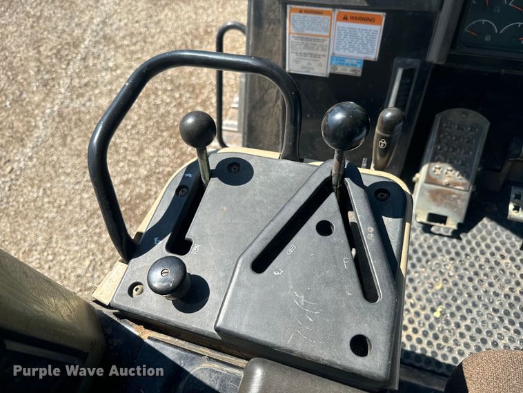 image for item EH5385 2002 Caterpillar  953C track loader