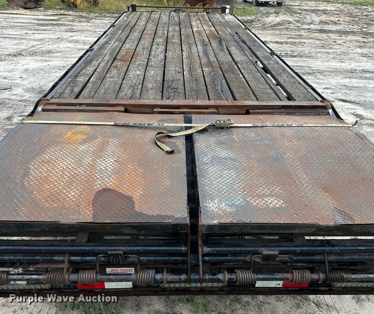image for item EH5401 2015 H&H FD-306 equipment trailer