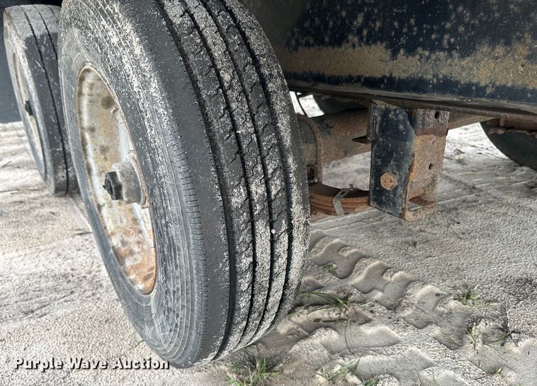 image for item EH5401 2015 H&H FD-306 equipment trailer