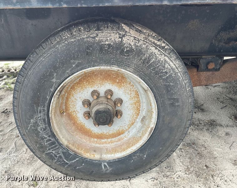 image for item EH5401 2015 H&H FD-306 equipment trailer