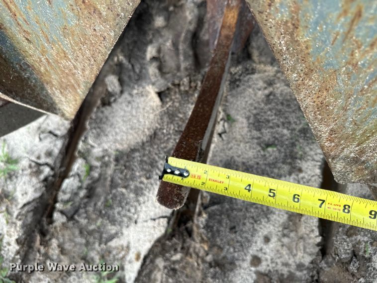 image for item EH5411 Rake Shop skid steer grapple bucket