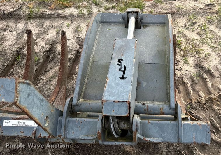 image for item EH5411 Rake Shop skid steer grapple bucket