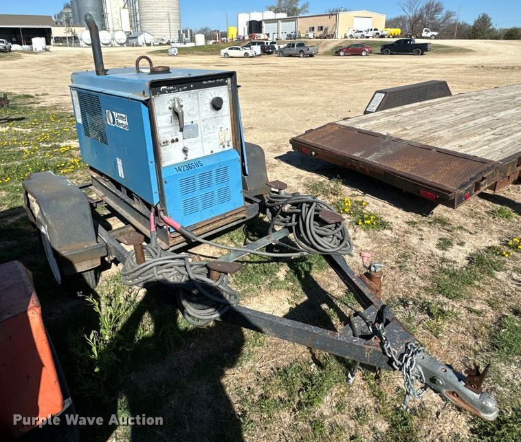 image for item EH5434 Miller Big Blue 251D welder/generator