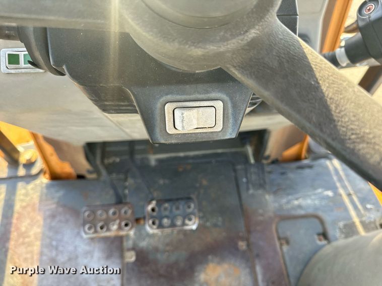 image for item EH6622 2005 Case 570MXT landscape tractor