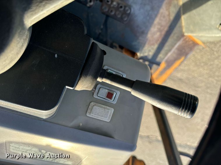 image for item EH6622 2005 Case 570MXT landscape tractor