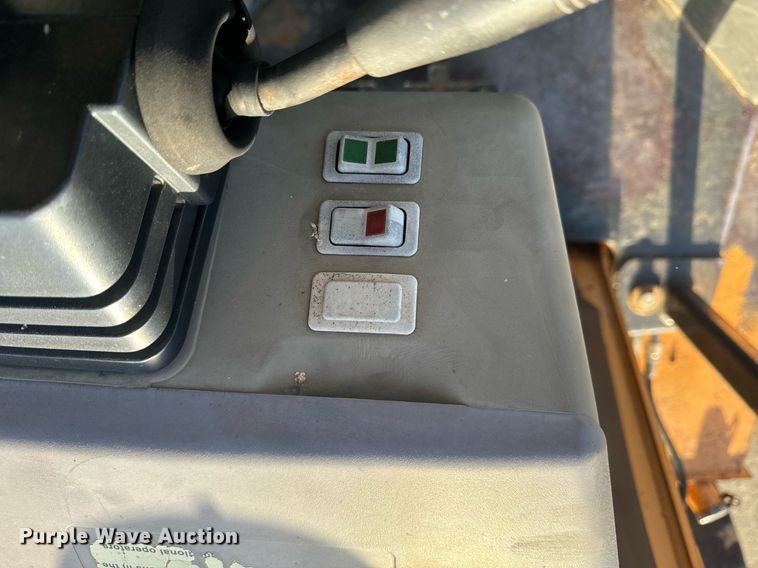 image for item EH6622 2005 Case 570MXT landscape tractor