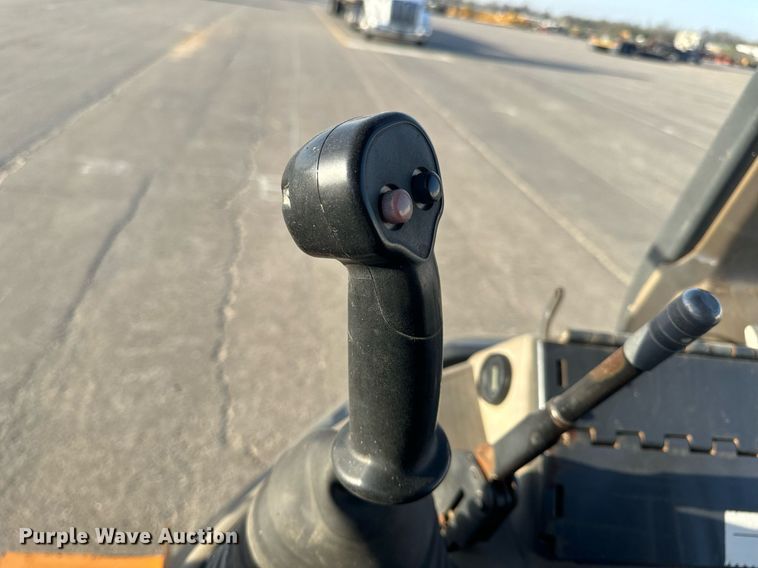 image for item EH6622 2005 Case 570MXT landscape tractor