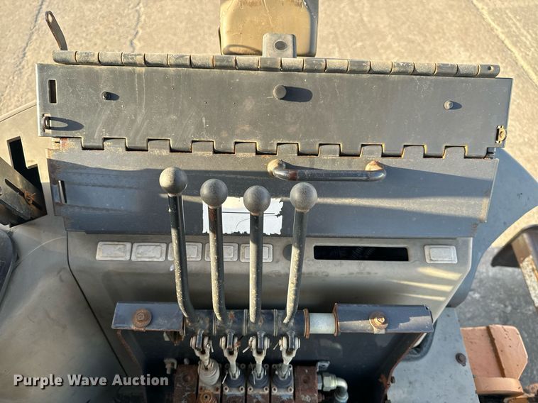 image for item EH6622 2005 Case 570MXT landscape tractor