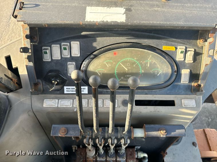 image for item EH6622 2005 Case 570MXT landscape tractor