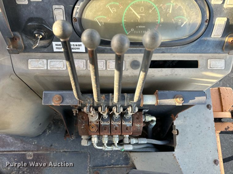 image for item EH6622 2005 Case 570MXT landscape tractor