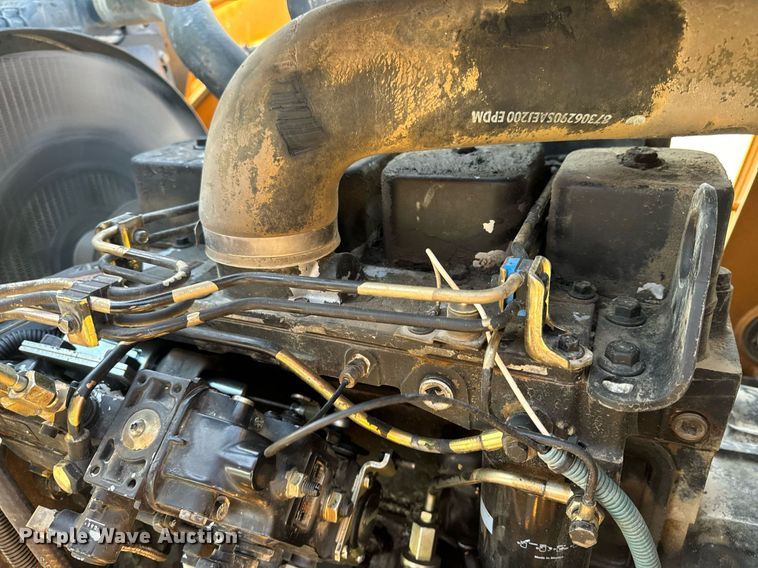 image for item EH6622 2005 Case 570MXT landscape tractor