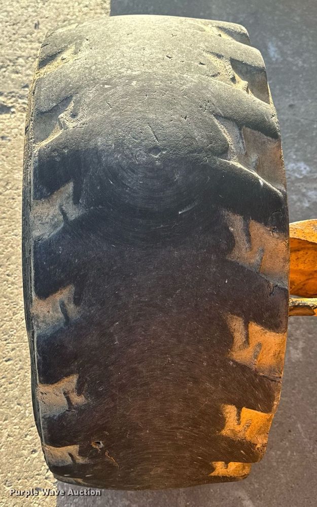 image for item EH6622 2005 Case 570MXT landscape tractor