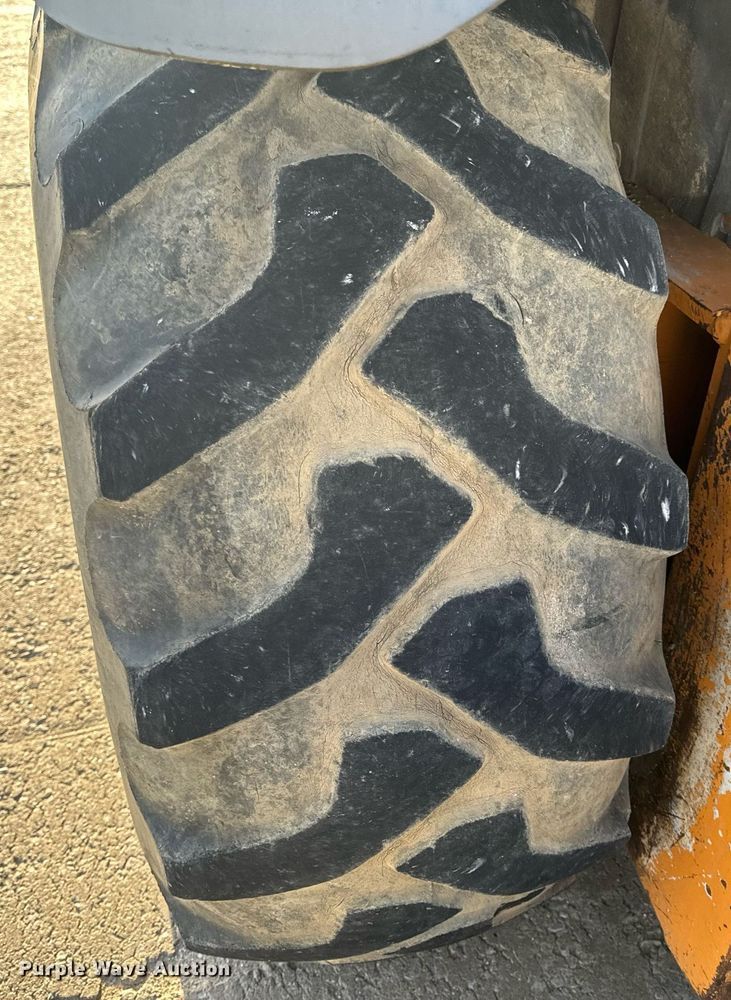 image for item EH6622 2005 Case 570MXT landscape tractor