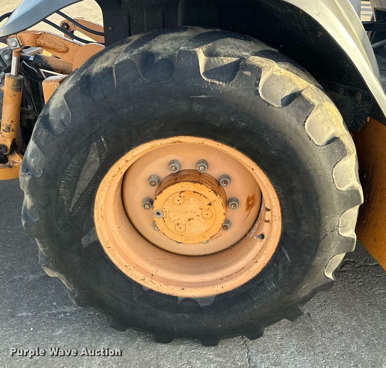 image for item EH6622 2005 Case 570MXT landscape tractor