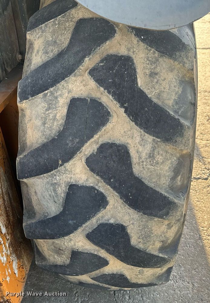 image for item EH6622 2005 Case 570MXT landscape tractor