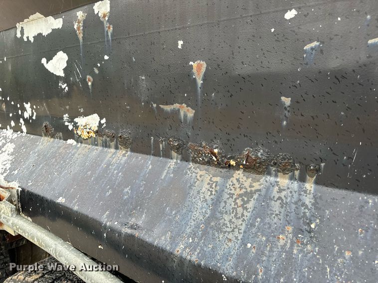 image for item EH6643 1989 Peterbilt 357 dump truck