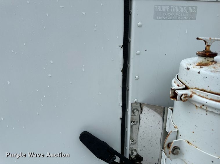 image for item EH6643 1989 Peterbilt 357 dump truck