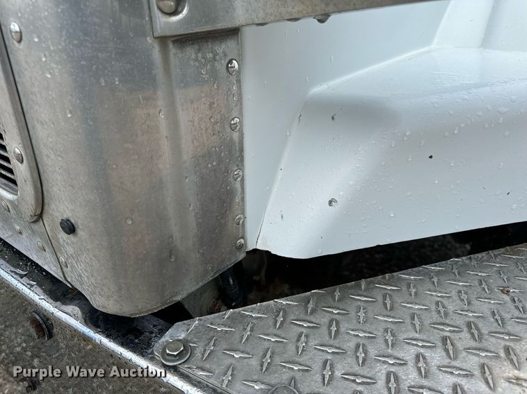 image for item EH6643 1989 Peterbilt 357 dump truck