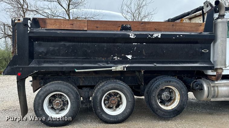 image for item EH6643 1989 Peterbilt 357 dump truck