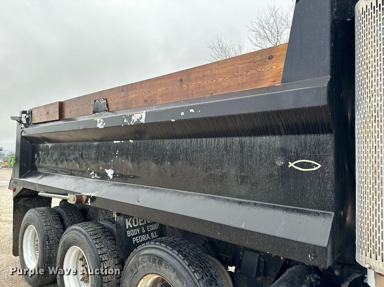 image for item EH6643 1989 Peterbilt 357 dump truck