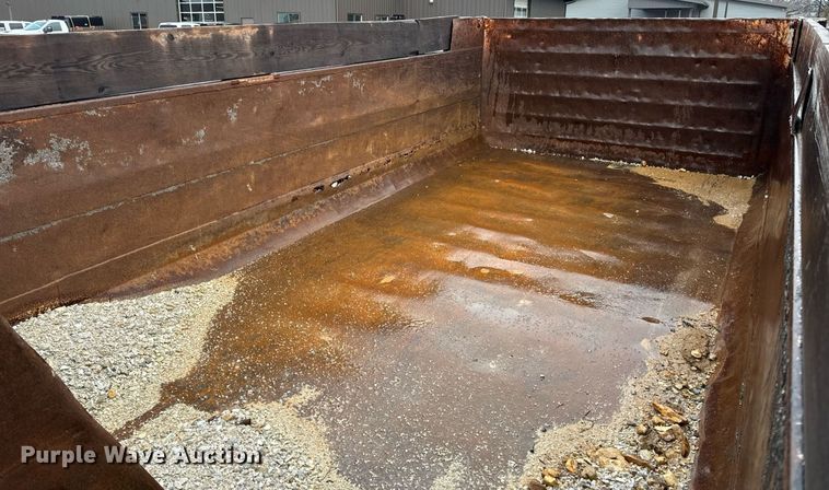 image for item EH6643 1989 Peterbilt 357 dump truck