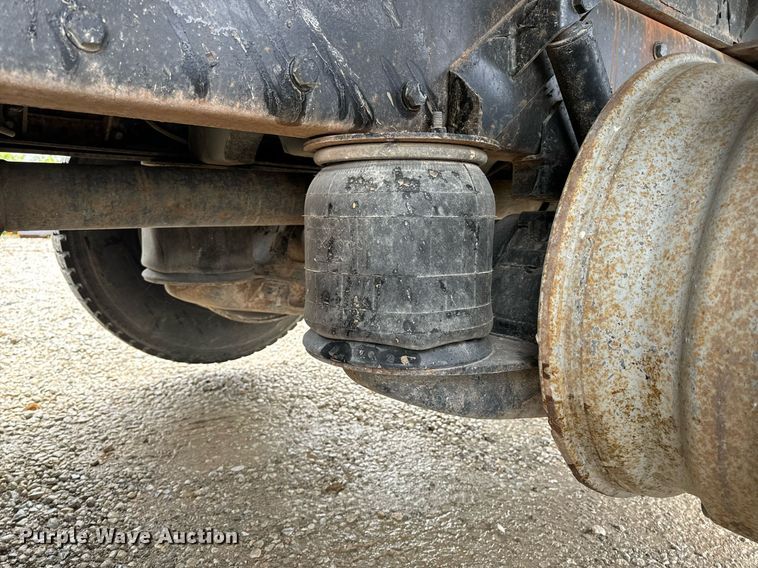 image for item EH6643 1989 Peterbilt 357 dump truck