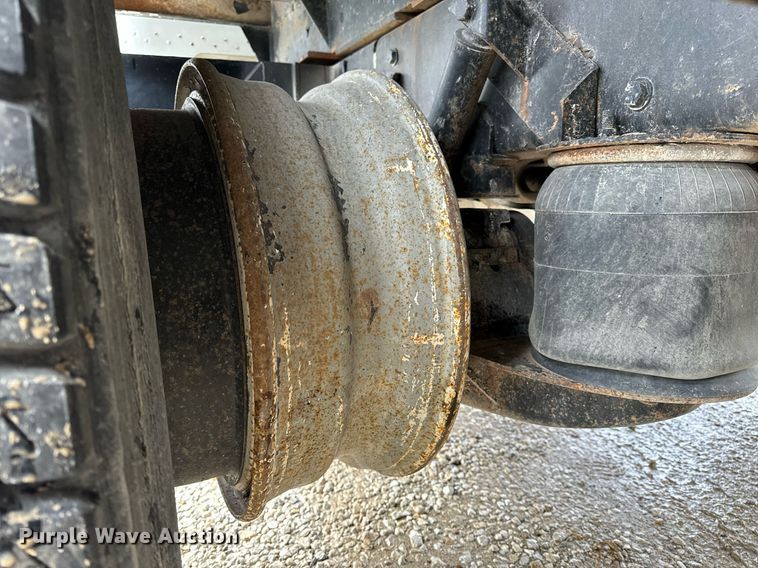 image for item EH6643 1989 Peterbilt 357 dump truck