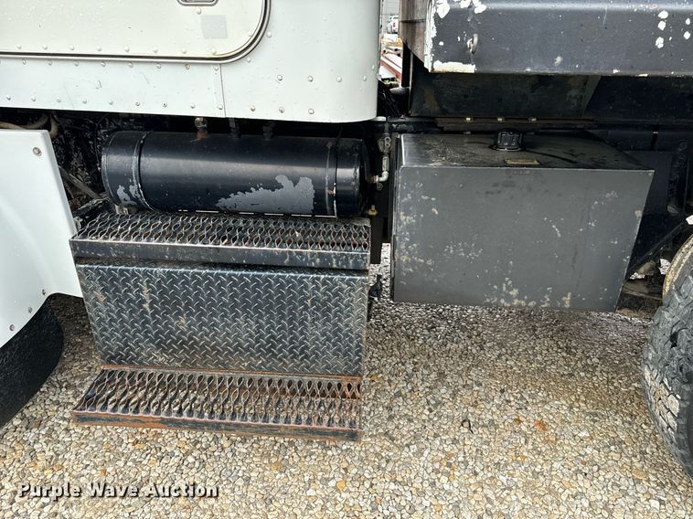 image for item EH6643 1989 Peterbilt 357 dump truck