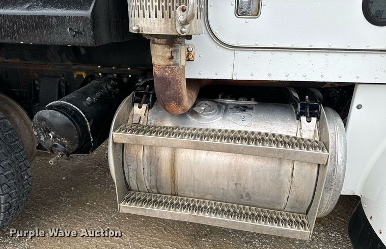 image for item EH6643 1989 Peterbilt 357 dump truck