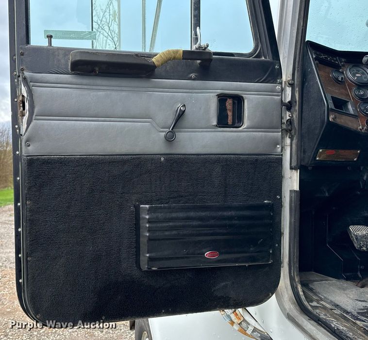 image for item EH6643 1989 Peterbilt 357 dump truck