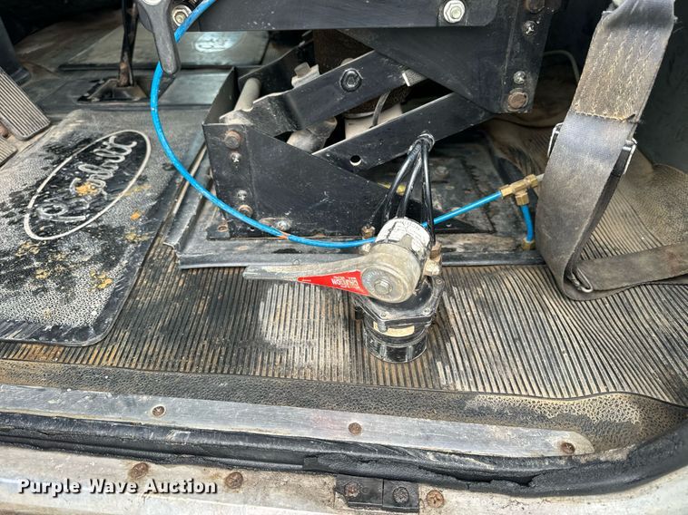 image for item EH6643 1989 Peterbilt 357 dump truck