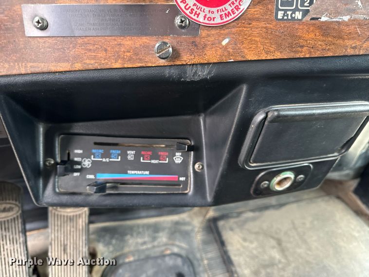 image for item EH6643 1989 Peterbilt 357 dump truck