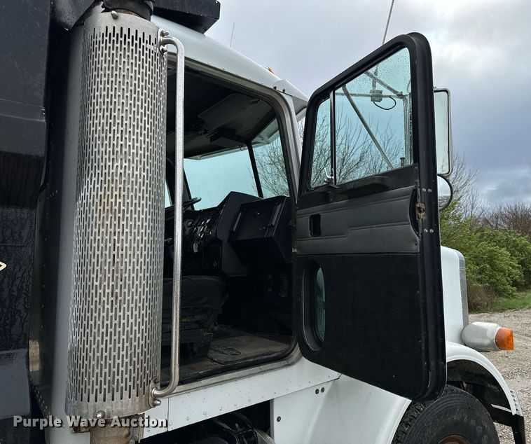 image for item EH6643 1989 Peterbilt 357 dump truck