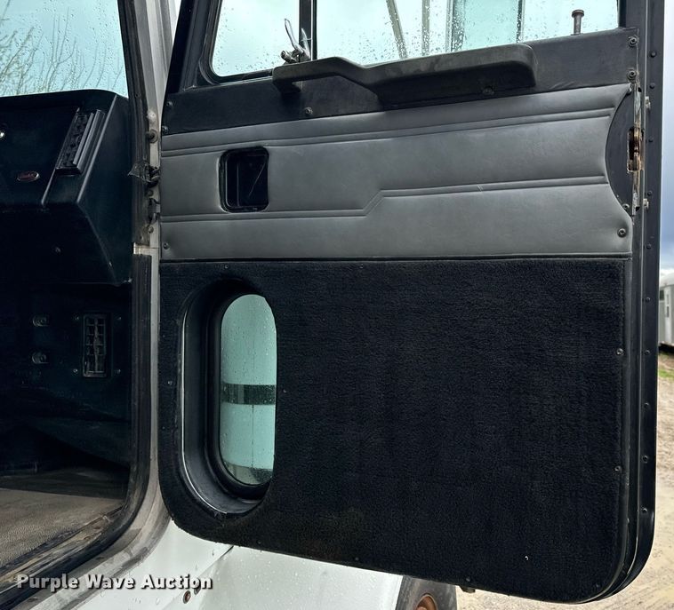 image for item EH6643 1989 Peterbilt 357 dump truck